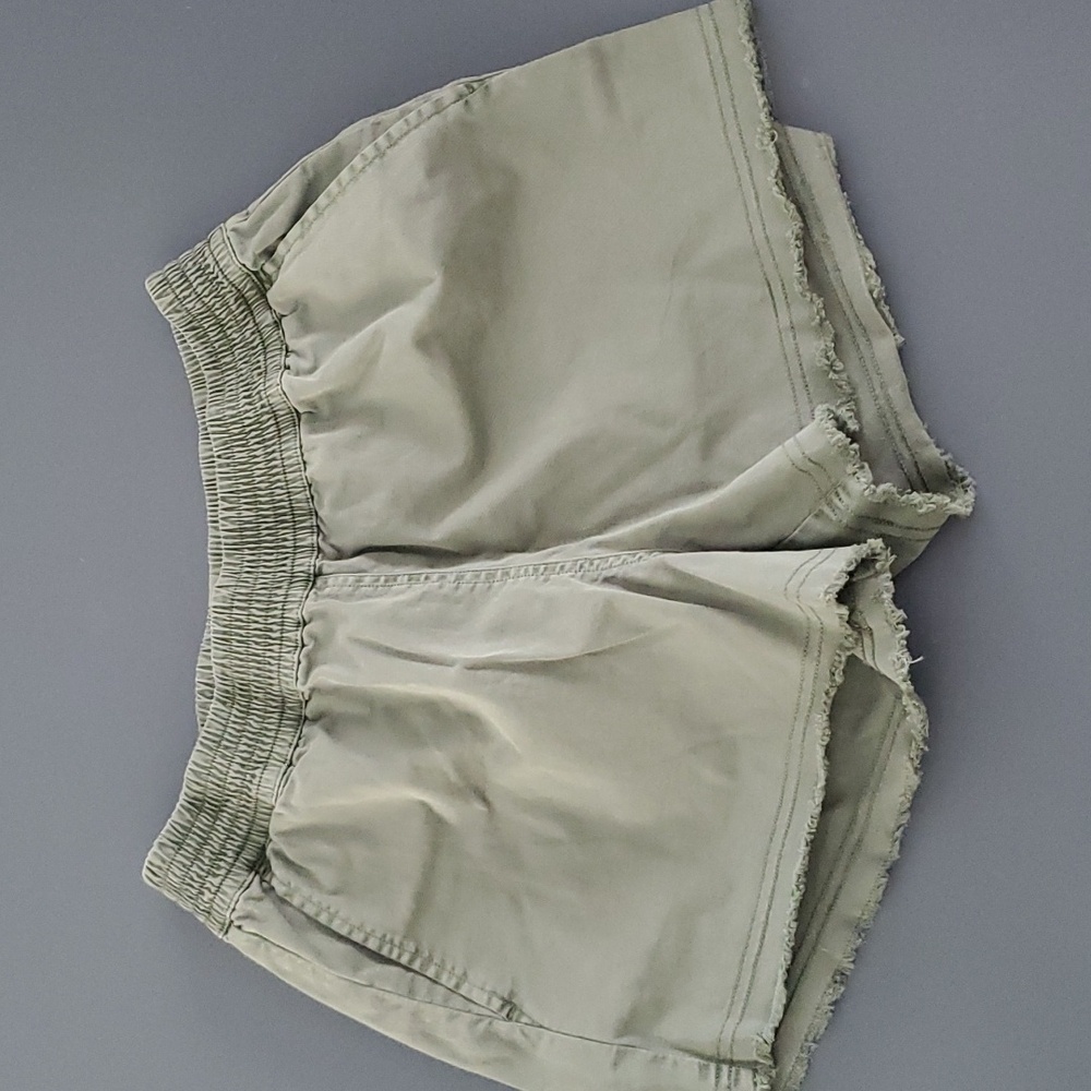 Vineyard Vines Olive Shorts Size XS